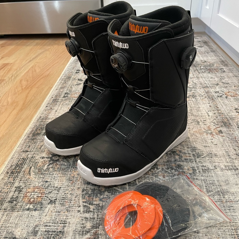 LIKE NEW! ThirtyTwo Lashed Double BOA snowboard boots men’s size 10.